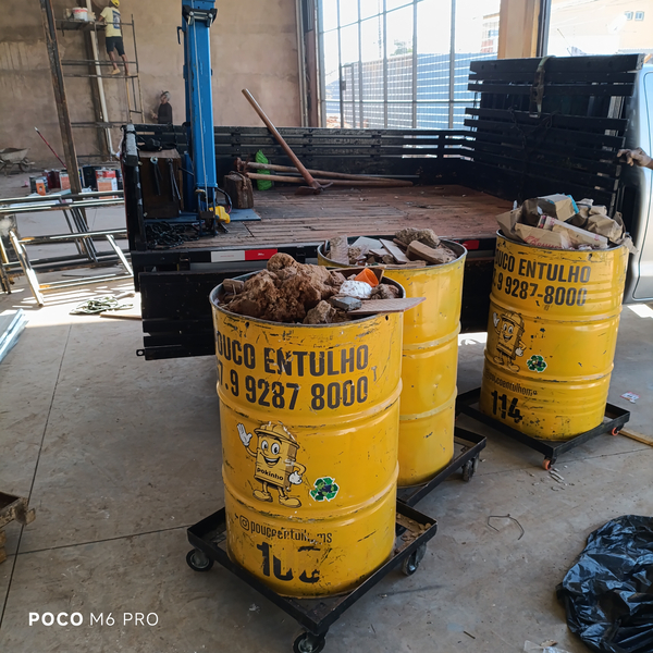 Foto da capa de Pouco Entulho Remoções